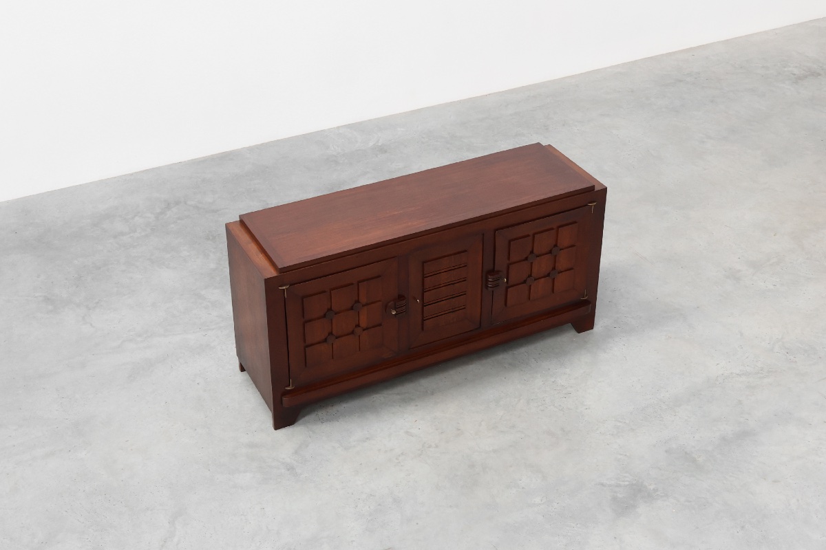 Buffet Art Déco en chêne sculpté à motifs géométriques, par Charles Dudouyt, France, vers 1940-photo-3