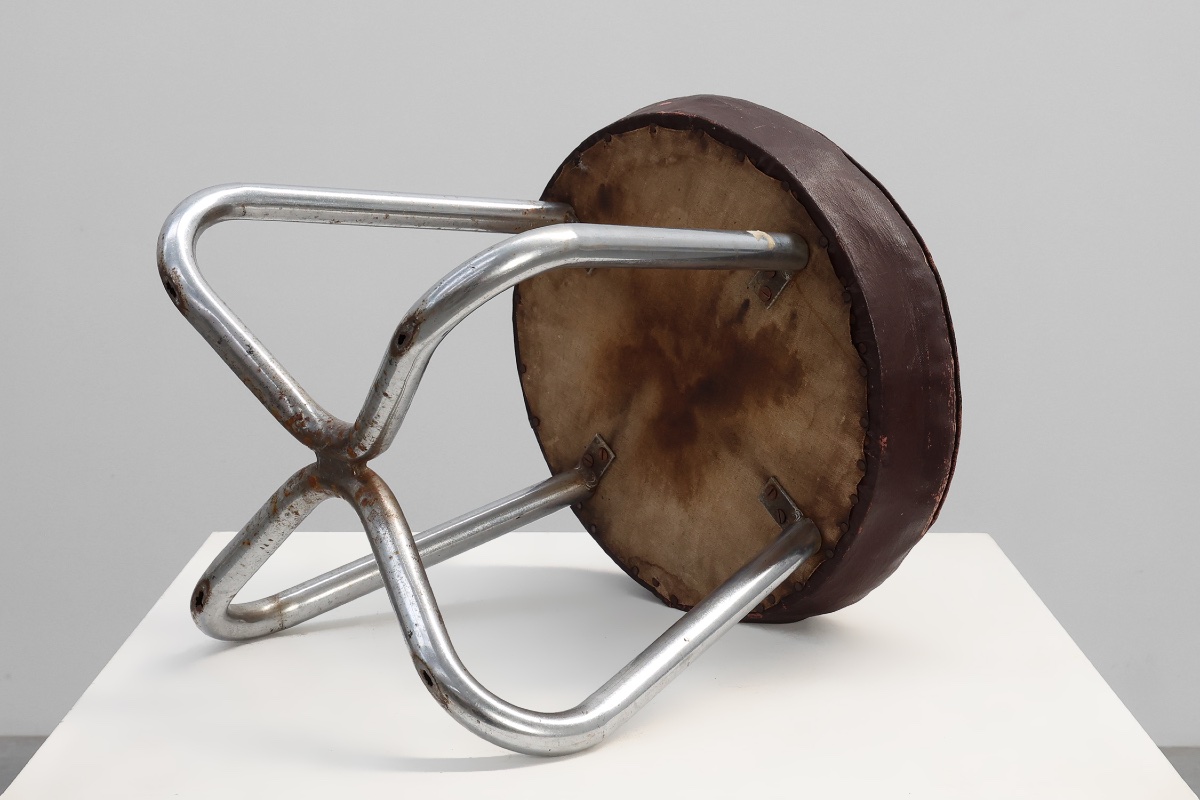 Tabouret moderniste Bauhaus avec structure tubulaire chromée et assise en cuir, Allemagne -photo-1