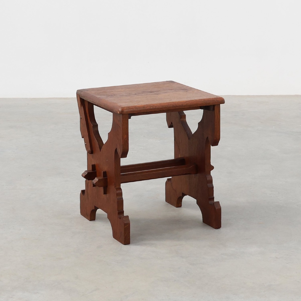 Tabouret belge Arts & Crafts en chêne, 1890