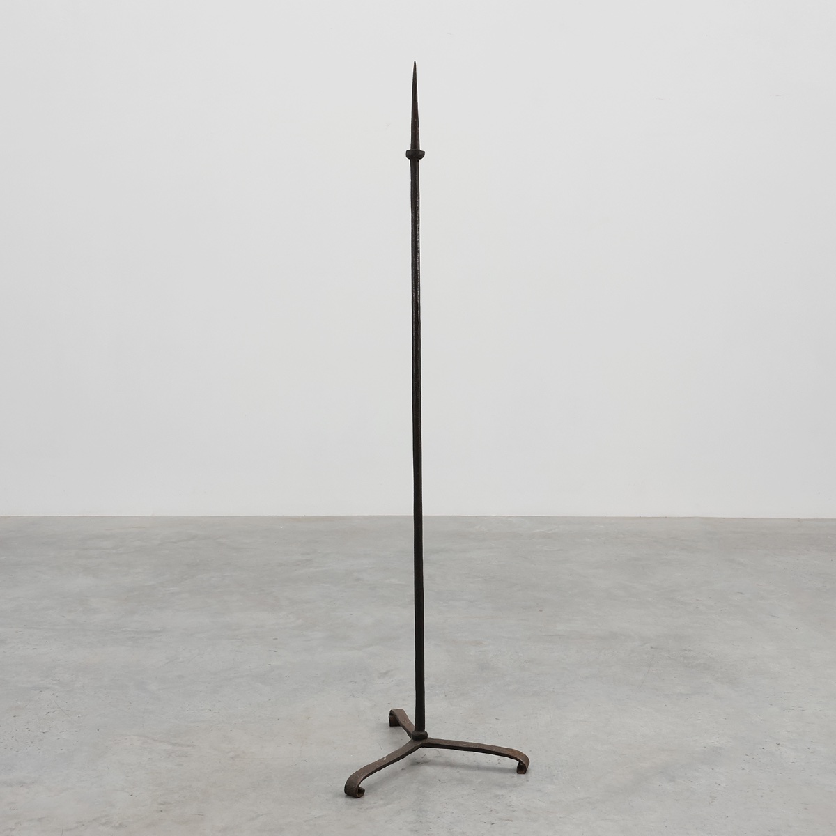 Torchère à pointe en fer forgé, XVe siècle