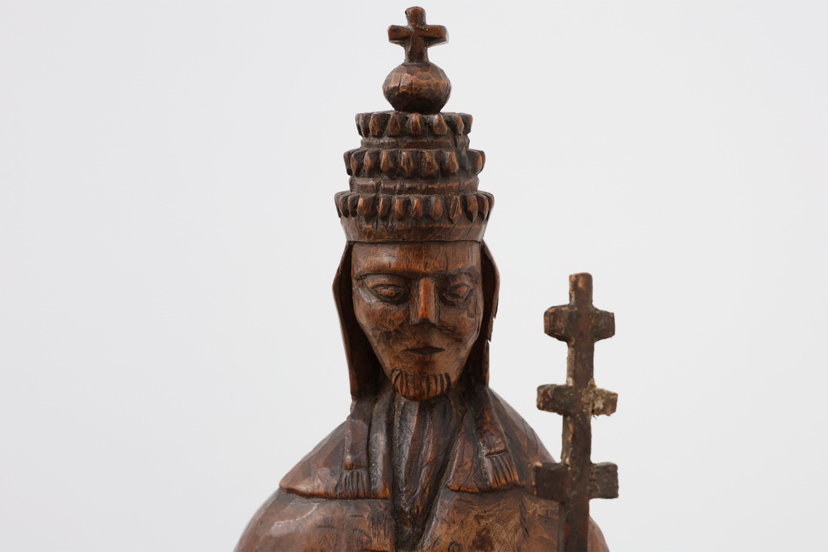 Statuette de saint Corneille en bois sculpté, avec tiare papale et crosse à triple croix, XVIII-photo-3