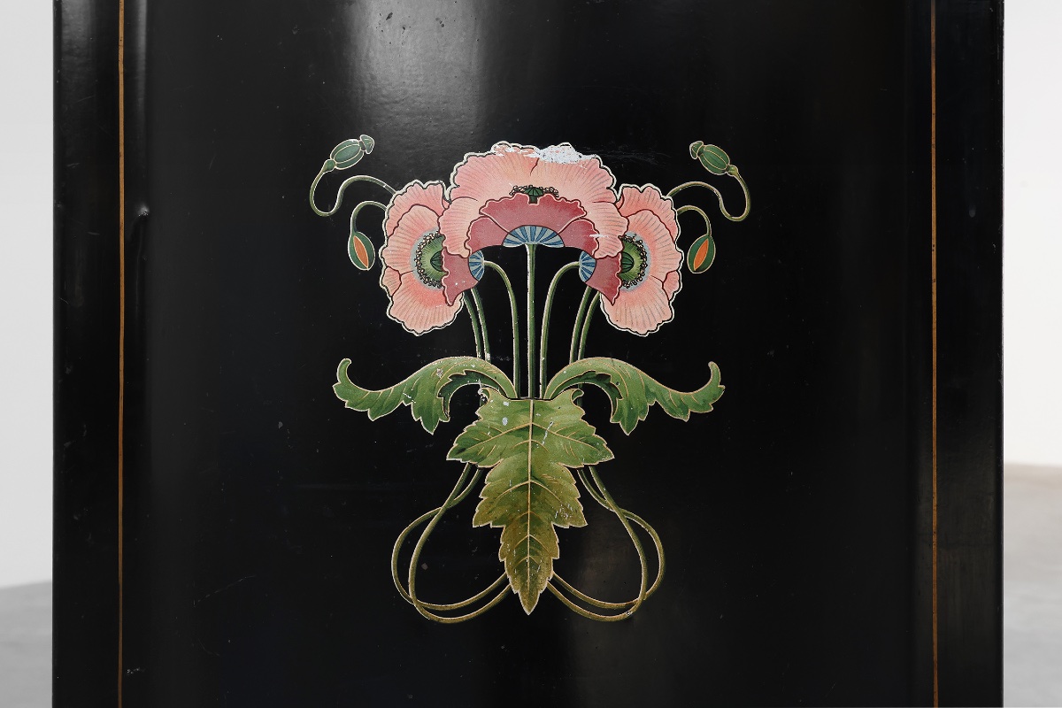 Art nouveau Black Lacquer Fire Screen With Hand‑painted Floral Motif, France, ca . 1910-photo-4
