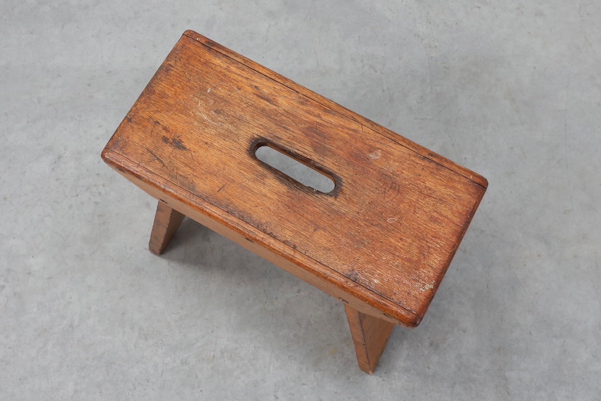 Tabouret rustique en pin à pieds ajourés, Suède, vers 1920-photo-4