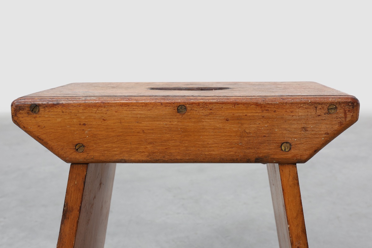 Tabouret rustique en pin à pieds ajourés, Suède, vers 1920-photo-1