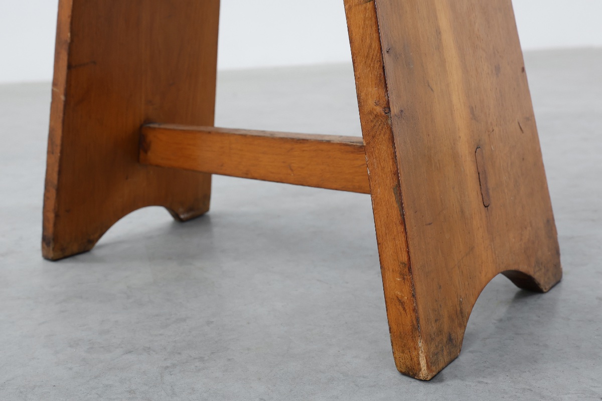 Tabouret rustique en pin à pieds ajourés, Suède, vers 1920-photo-3