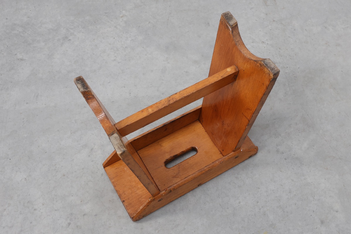 Tabouret rustique en pin à pieds ajourés, Suède, vers 1920-photo-7