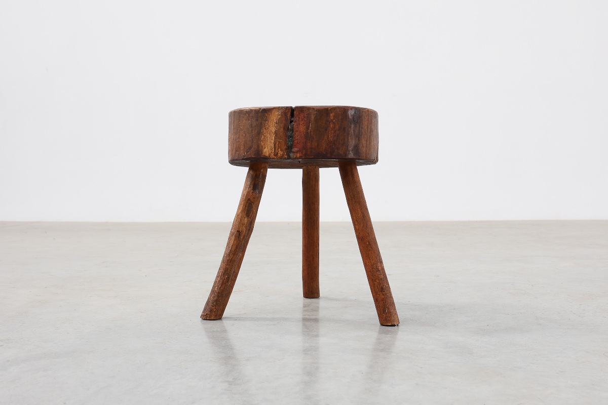 Tabouret trépied rustique en chêne avec assise ronde en bois massif, France, vers 1920-photo-1