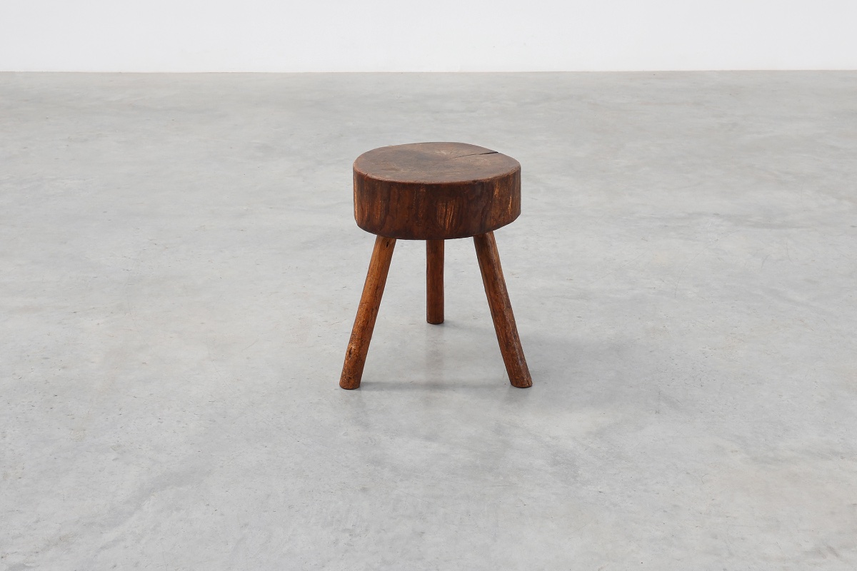 Tabouret trépied rustique en chêne avec assise ronde en bois massif, France, vers 1920-photo-2