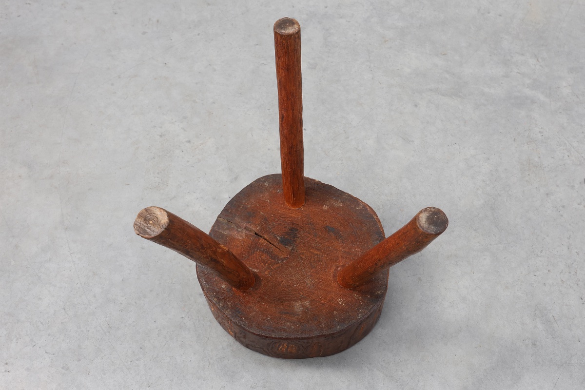 Tabouret trépied rustique en chêne avec assise ronde en bois massif, France, vers 1920-photo-4