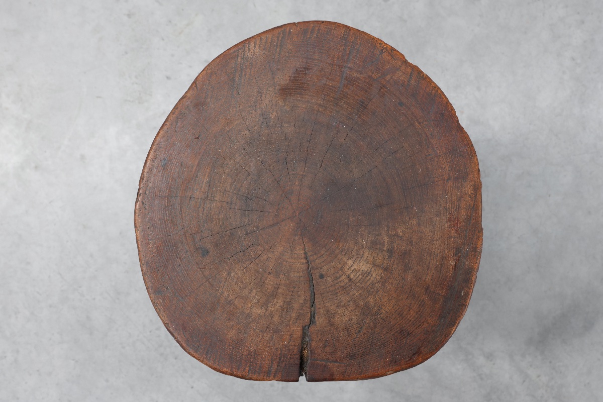 Tabouret trépied rustique en chêne avec assise ronde en bois massif, France, vers 1920-photo-6