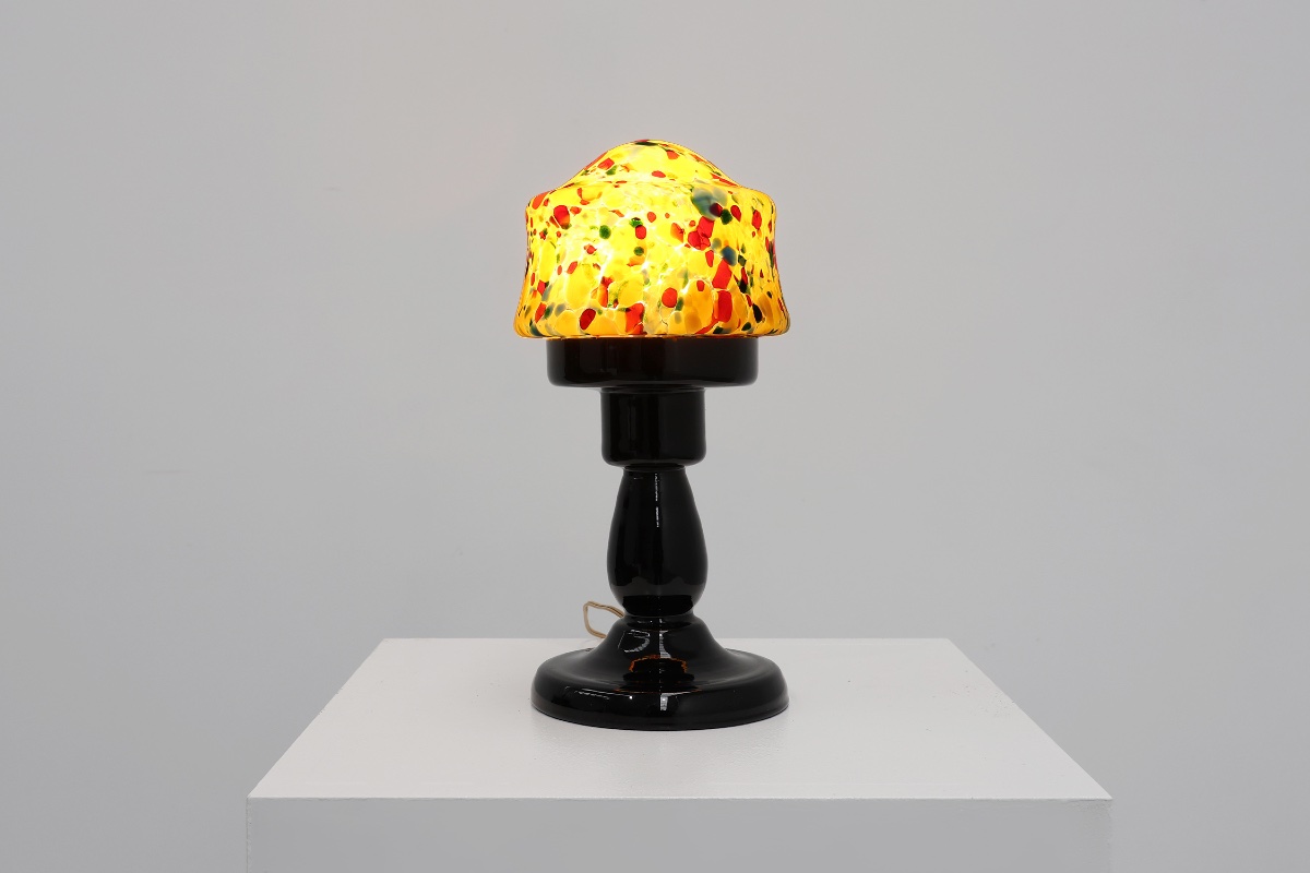 French Art Deco Table Lamp With Multicolored Spatter Glass Shade And Black Glass Base, 1920s-photo-3
