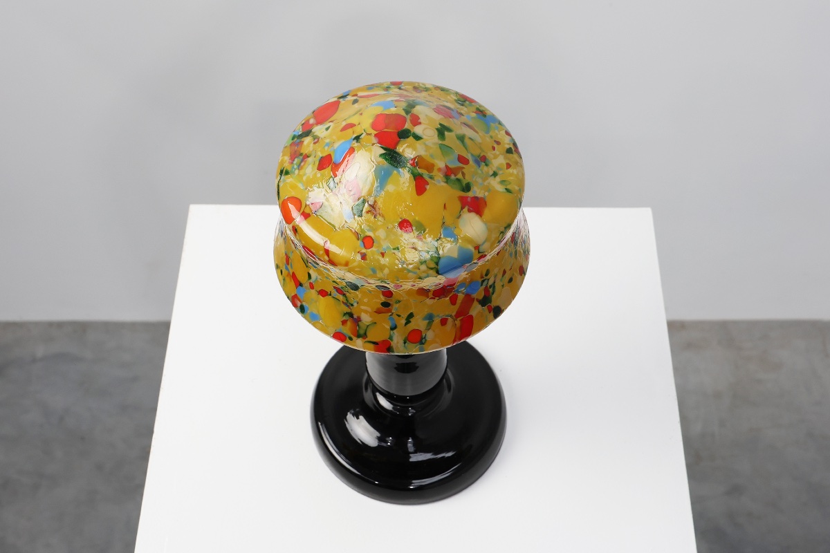 French Art Deco Table Lamp With Multicolored Spatter Glass Shade And Black Glass Base, 1920s-photo-1