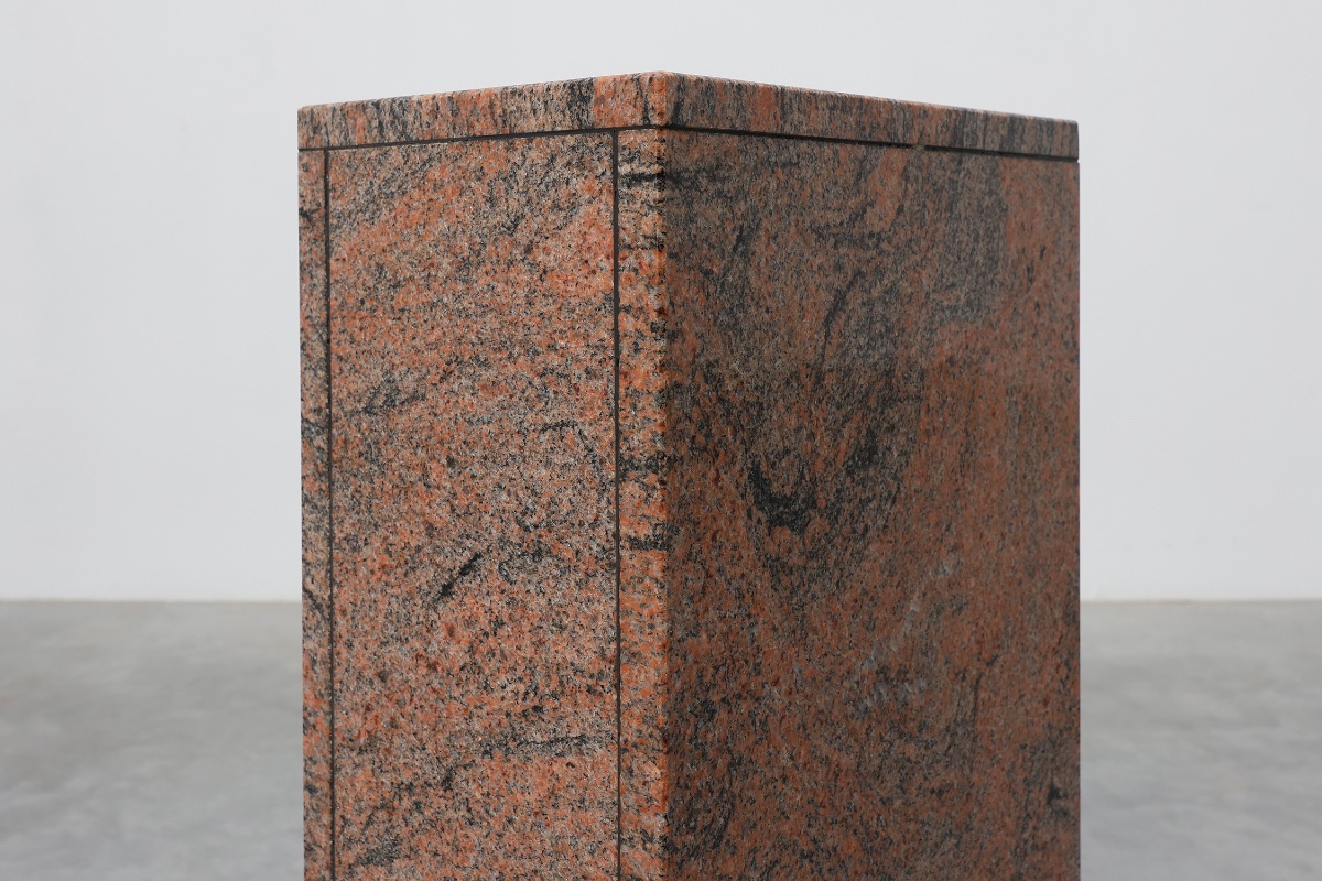 Socle rectangulaire en granit rouge, Belgique, XXe siècle-photo-3