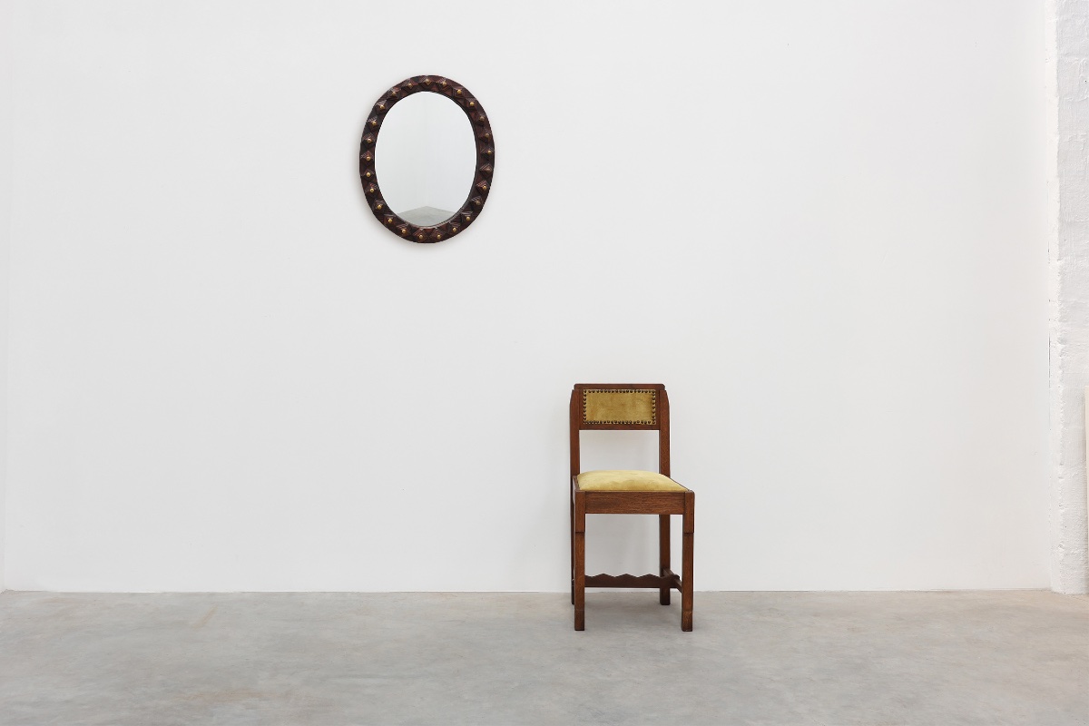 Spanish Brutalist Oval Mirror In Hand-carved Wood With Brass Studs, 20th Century-photo-3