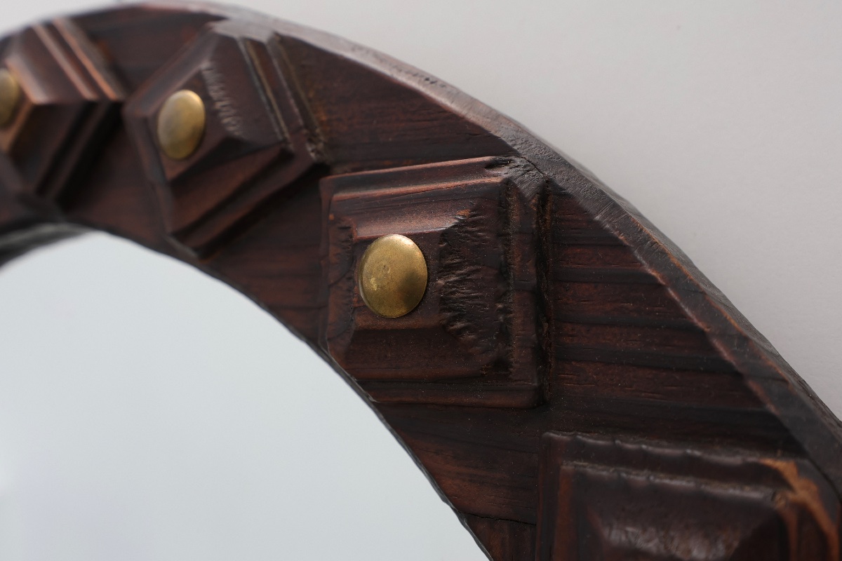 Spanish Brutalist Oval Mirror In Hand-carved Wood With Brass Studs, 20th Century-photo-4