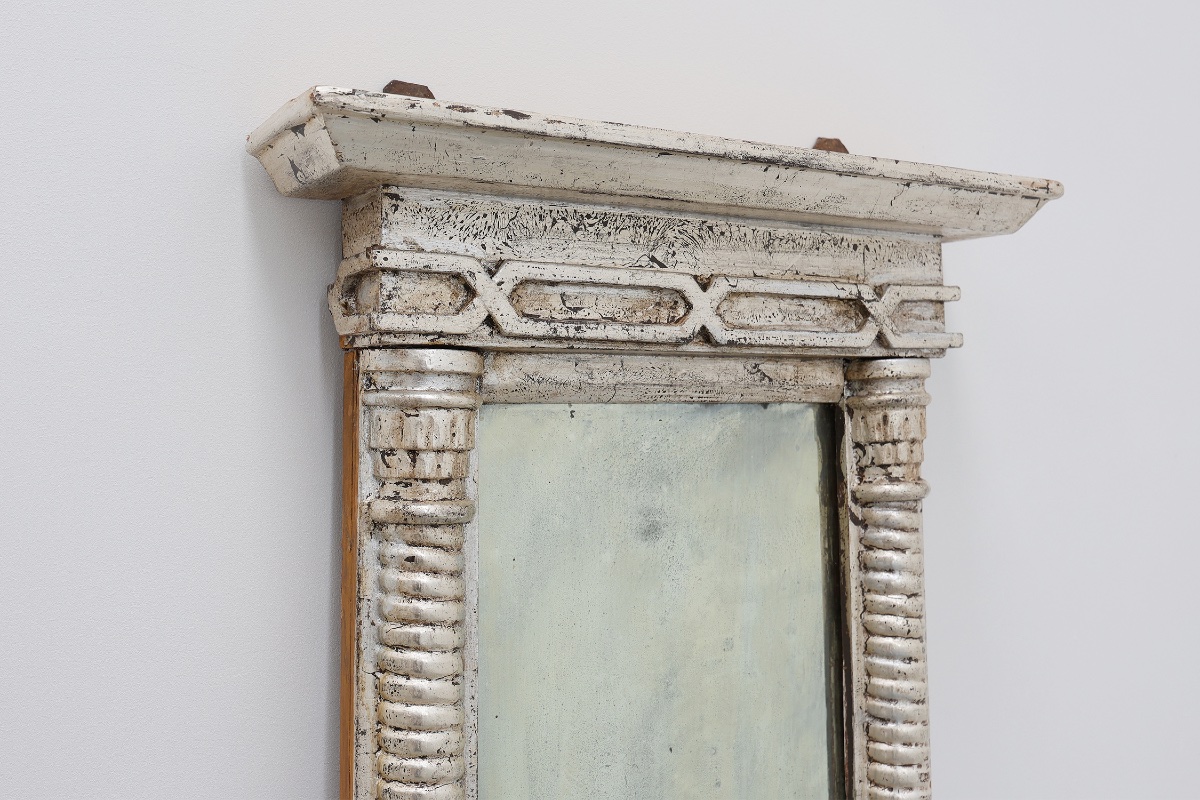 Paire de miroirs sur pied néoclassiques à la feuille d'argent,  Italie, vers 1850-photo-3