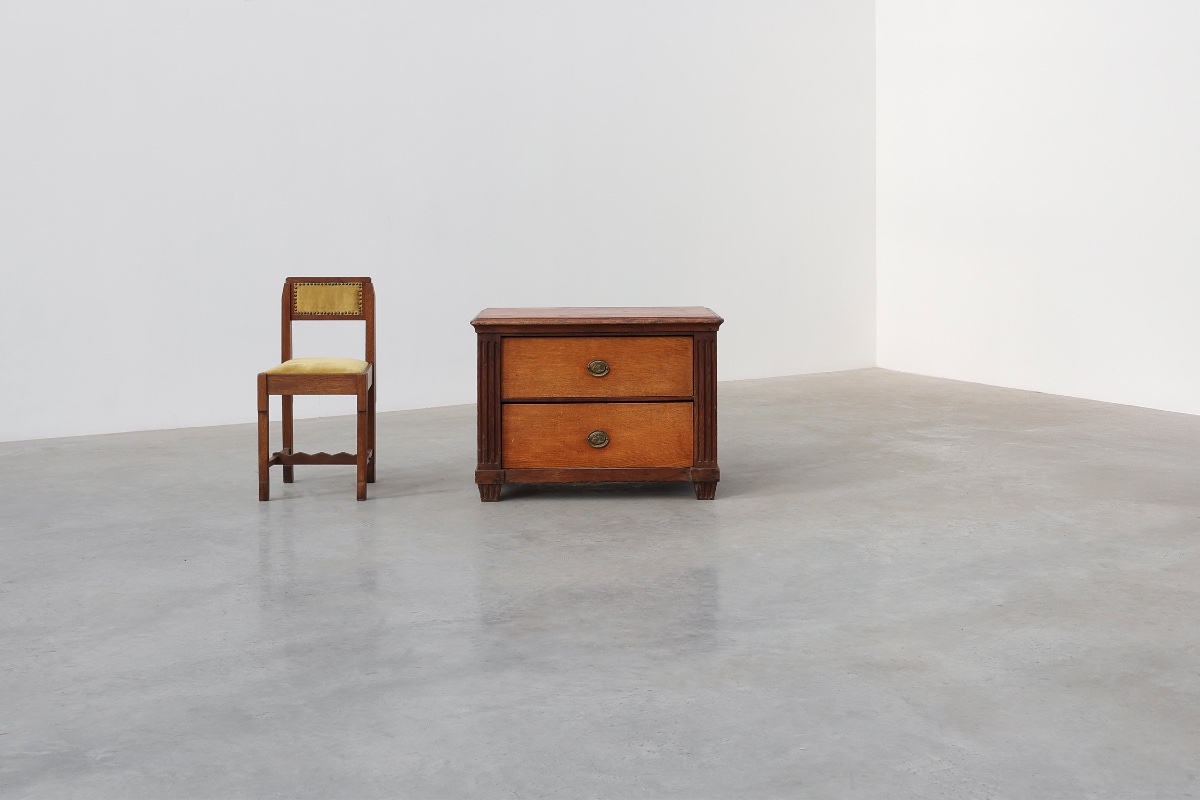 French Louis XVI Oak Commode With Fluted Corner Posts And Brass Handles, Circa 1800-photo-2
