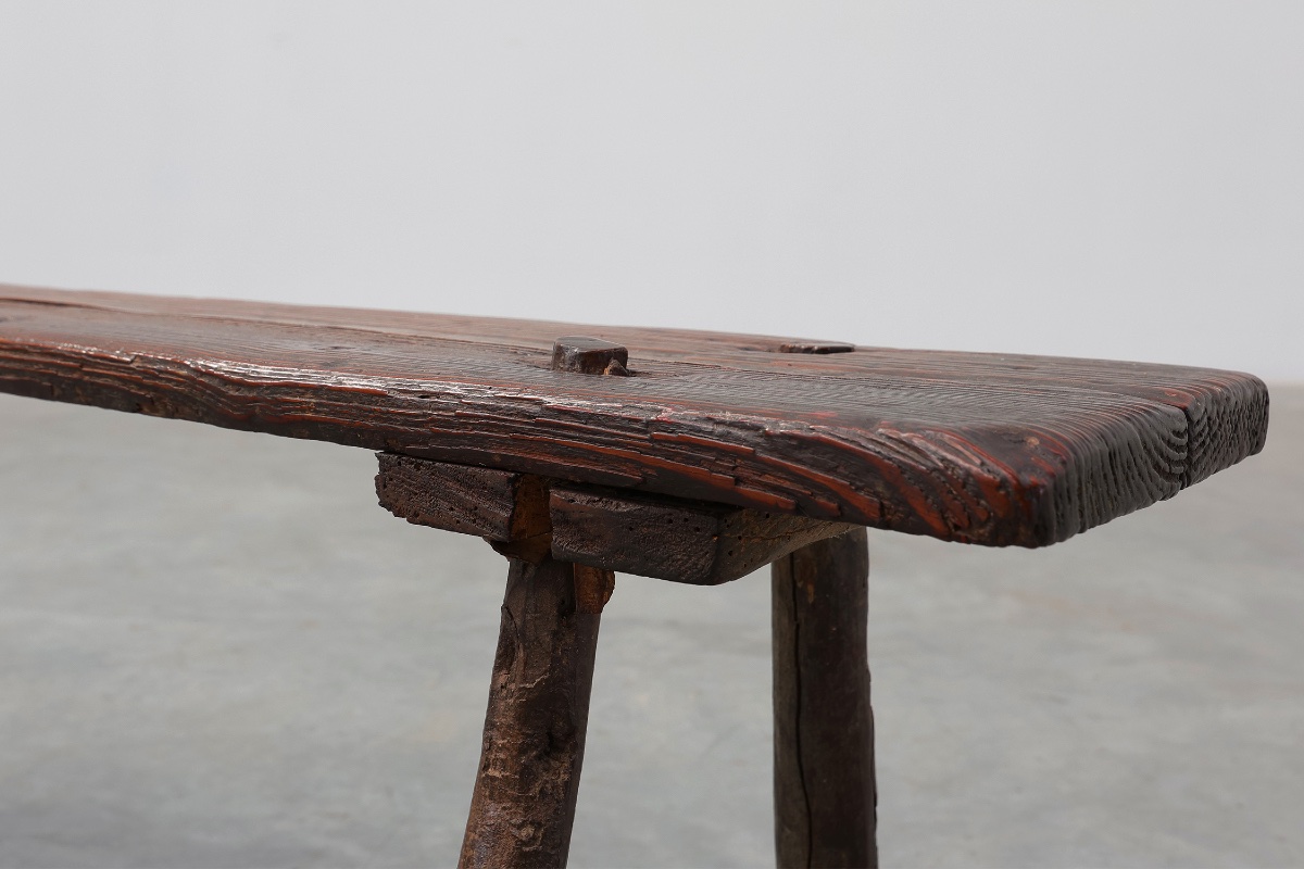 Banc rustique français en bois à pieds évasés, XIXe siècle-photo-1