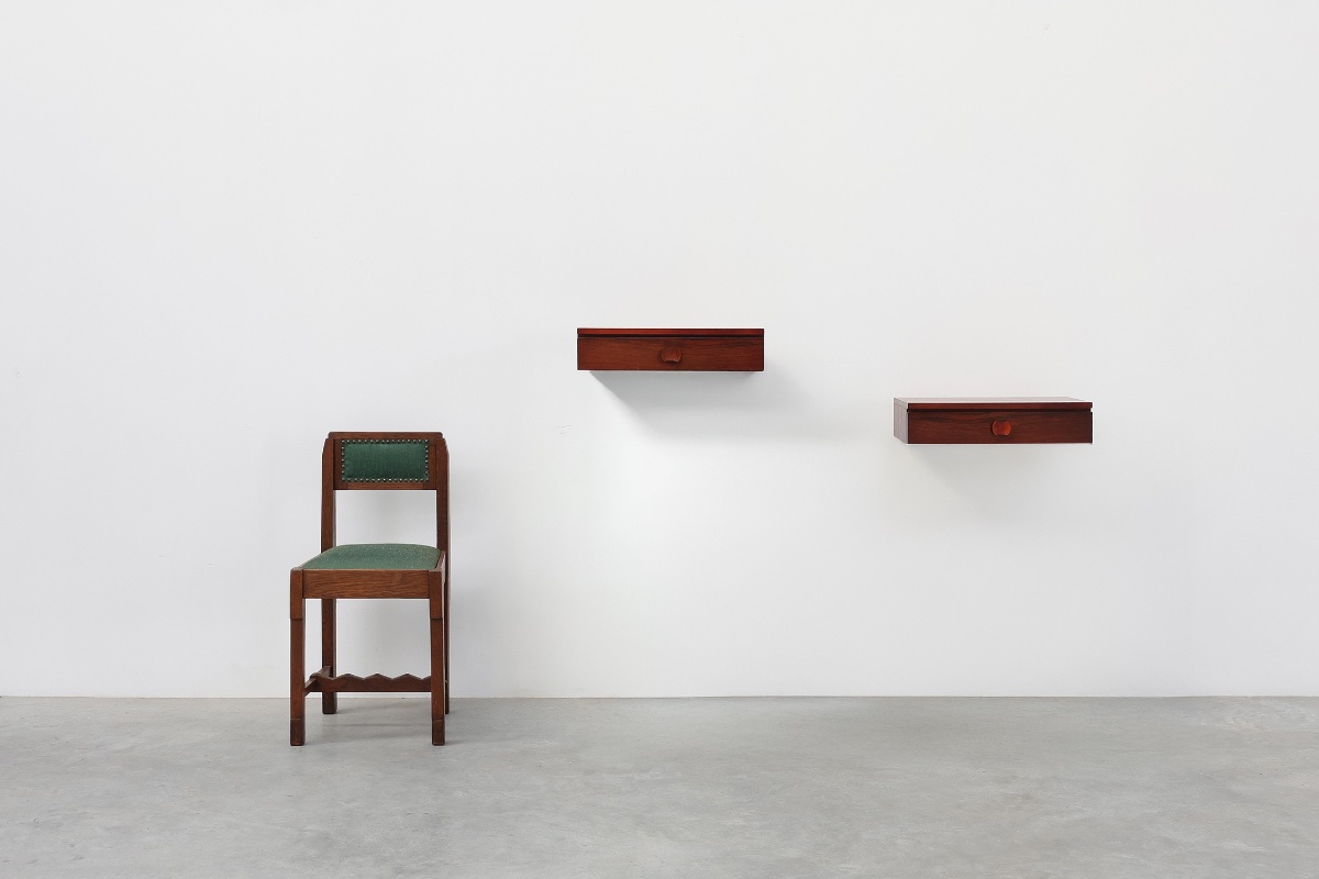 Paire de tables de chevet murales danoises de style Mid-Century Modern en noyer-photo-2