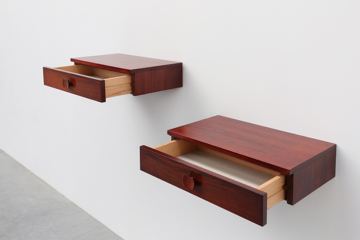 Paire de tables de chevet murales danoises de style Mid-Century Modern en noyer-photo-4