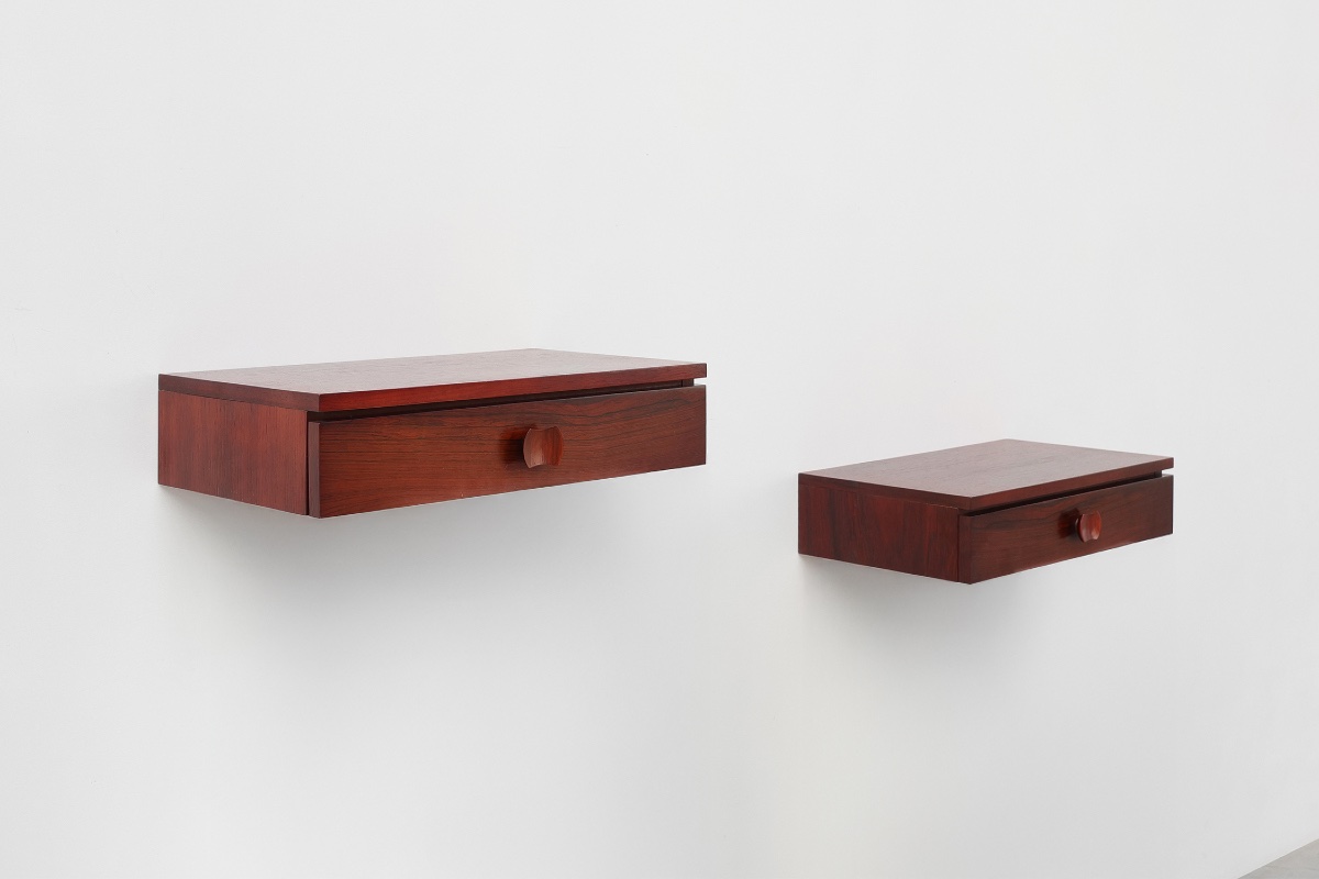 Paire de tables de chevet murales danoises de style Mid-Century Modern en noyer-photo-1