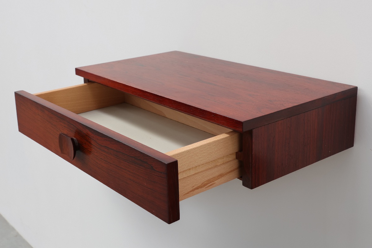 Paire de tables de chevet murales danoises de style Mid-Century Modern en noyer-photo-3