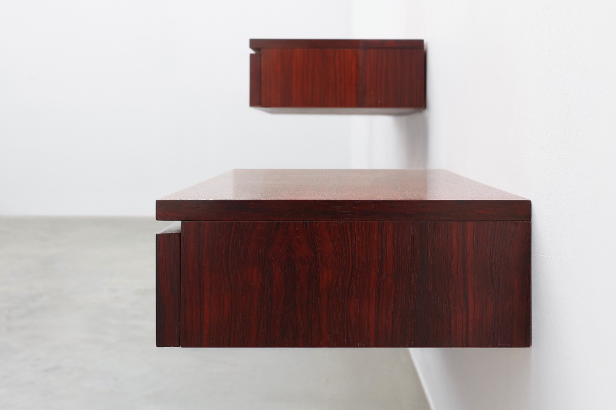 Paire de tables de chevet murales danoises de style Mid-Century Modern en noyer-photo-5