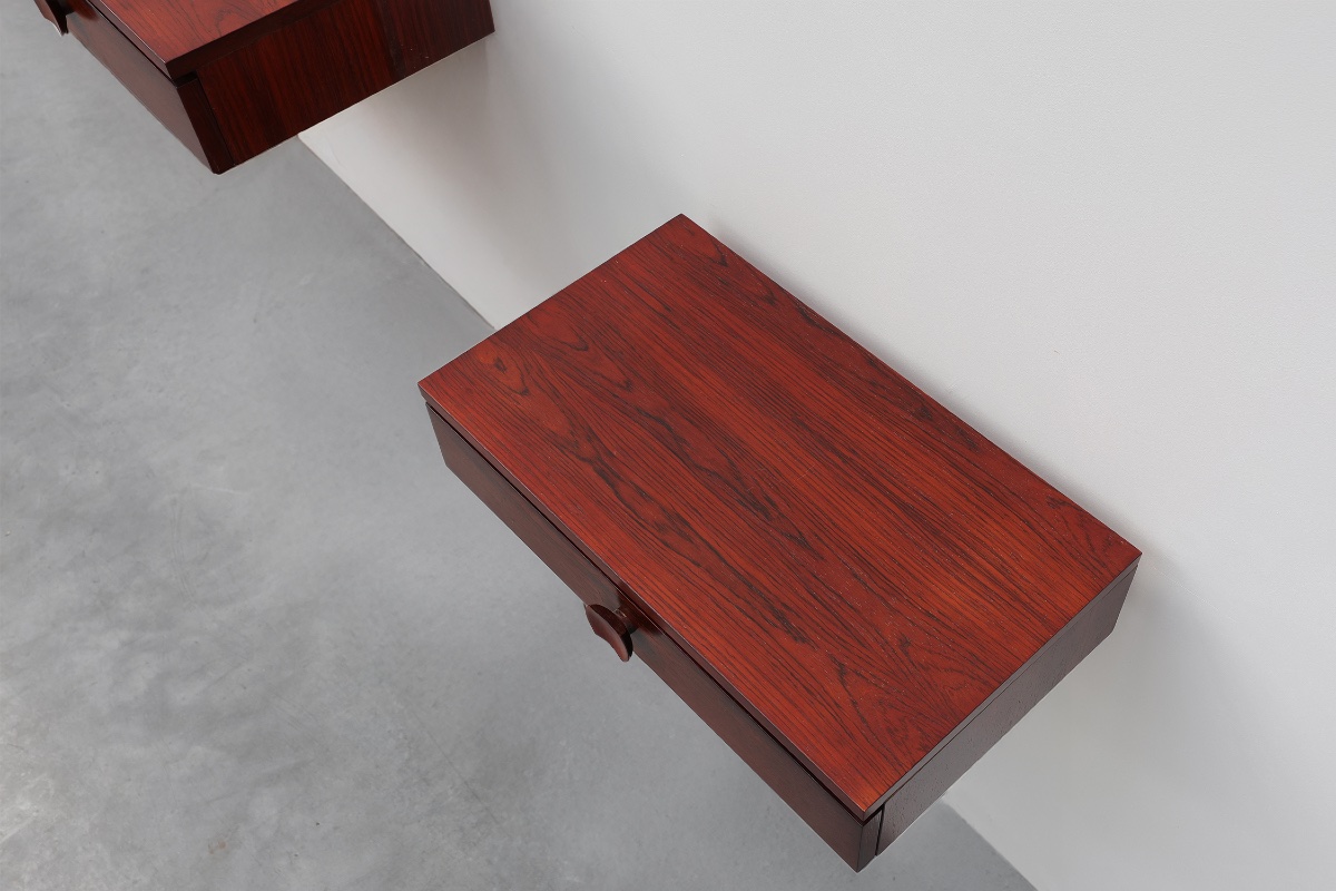 Paire de tables de chevet murales danoises de style Mid-Century Modern en noyer-photo-7