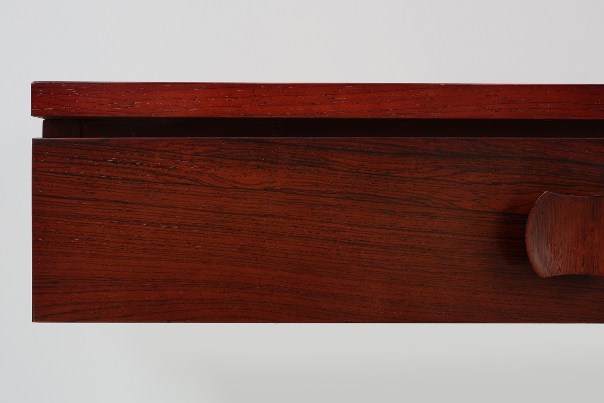 Paire de tables de chevet murales danoises de style Mid-Century Modern en noyer-photo-8