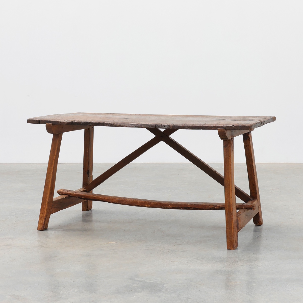 Table rustique espagnole à tréteaux avec tiroir et traverses en X, Espagne, XIXe siècle