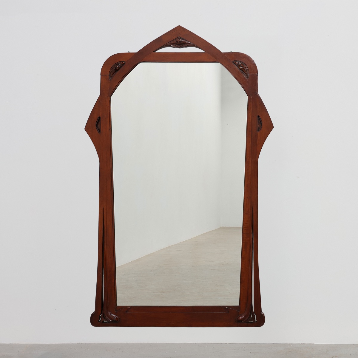 Grand miroir Art nouveau sculpté, Belgique, vers 1900