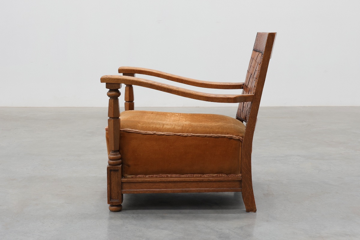 Fauteuil lounge Art Déco en chêne, dossier en cuir tressé et velours ocre, Belgique, 1920s-photo-2