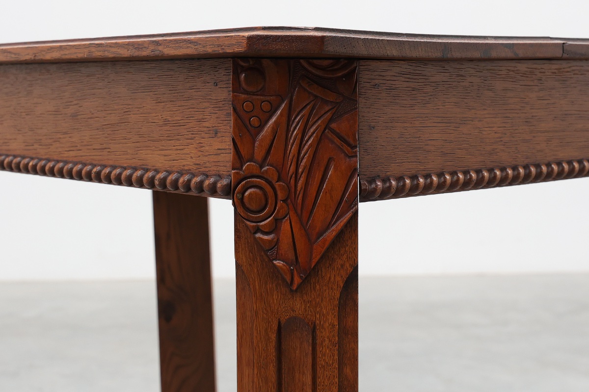 Table d'appoint Art Déco française à pieds cannelés, frise sculptée et entretoise en X, 1920s-photo-3