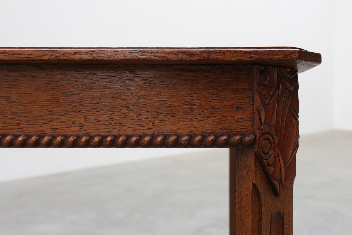 Table d'appoint Art Déco française à pieds cannelés, frise sculptée et entretoise en X, 1920s-photo-1