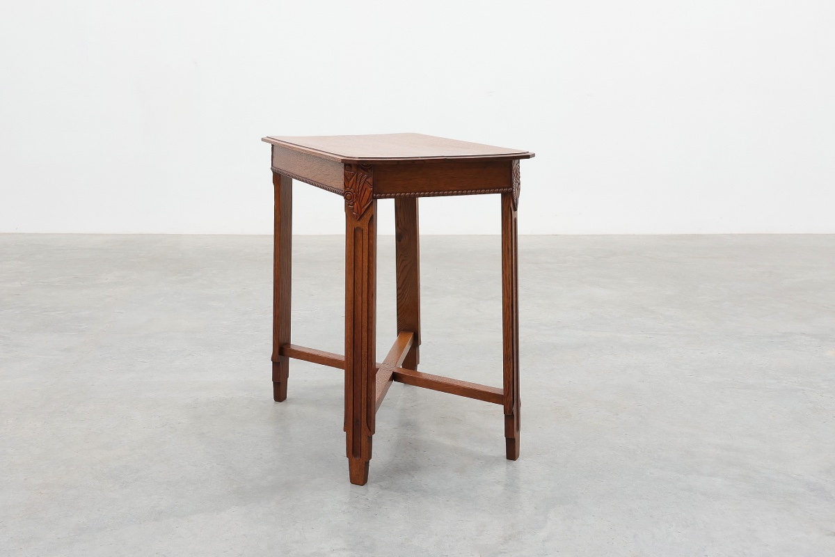 Table d'appoint Art Déco française à pieds cannelés, frise sculptée et entretoise en X, 1920s-photo-2