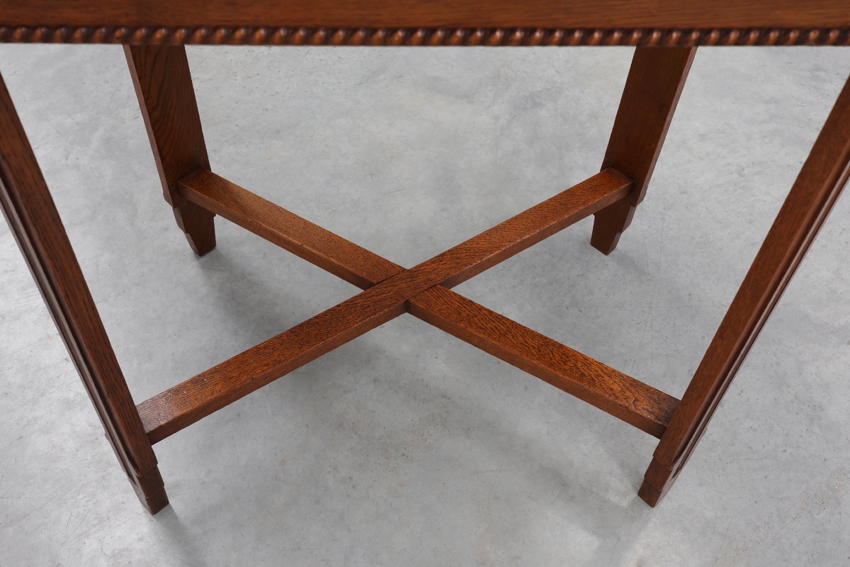 Table d'appoint Art Déco française à pieds cannelés, frise sculptée et entretoise en X, 1920s-photo-7