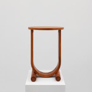 Table d'appoint ronde Art déco en chêne avec pied courbé, France, années 1920