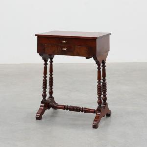 Table d'appoint Louis-Philippe à deux tiroirs et pieds tournés, France, années 1850