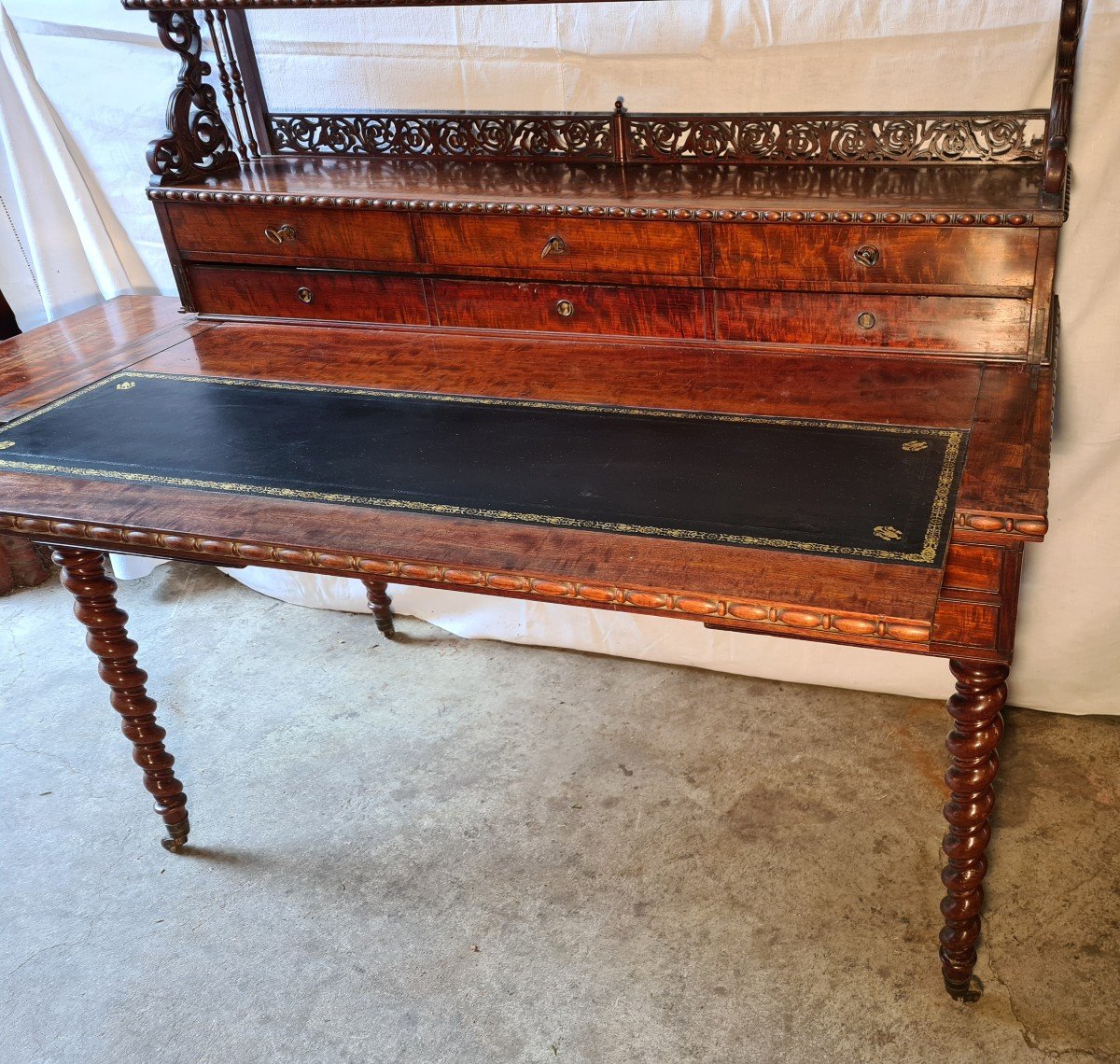 Pretty Mahogany Desk-photo-3