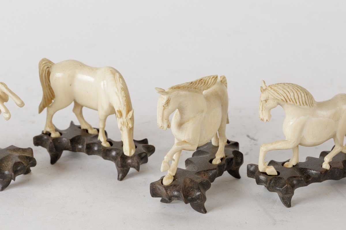 Serie Of 8 Chinese  Ivory Horses Sculptures -photo-1