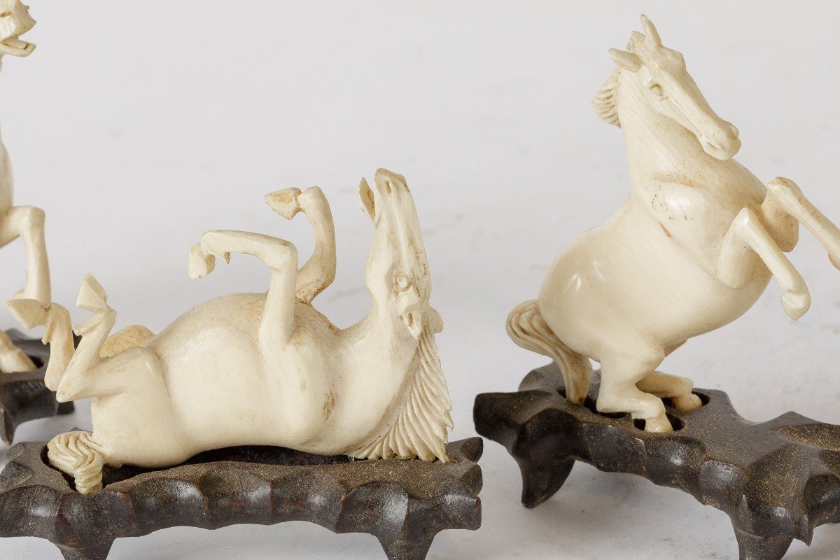 Serie Of 8 Chinese  Ivory Horses Sculptures -photo-3