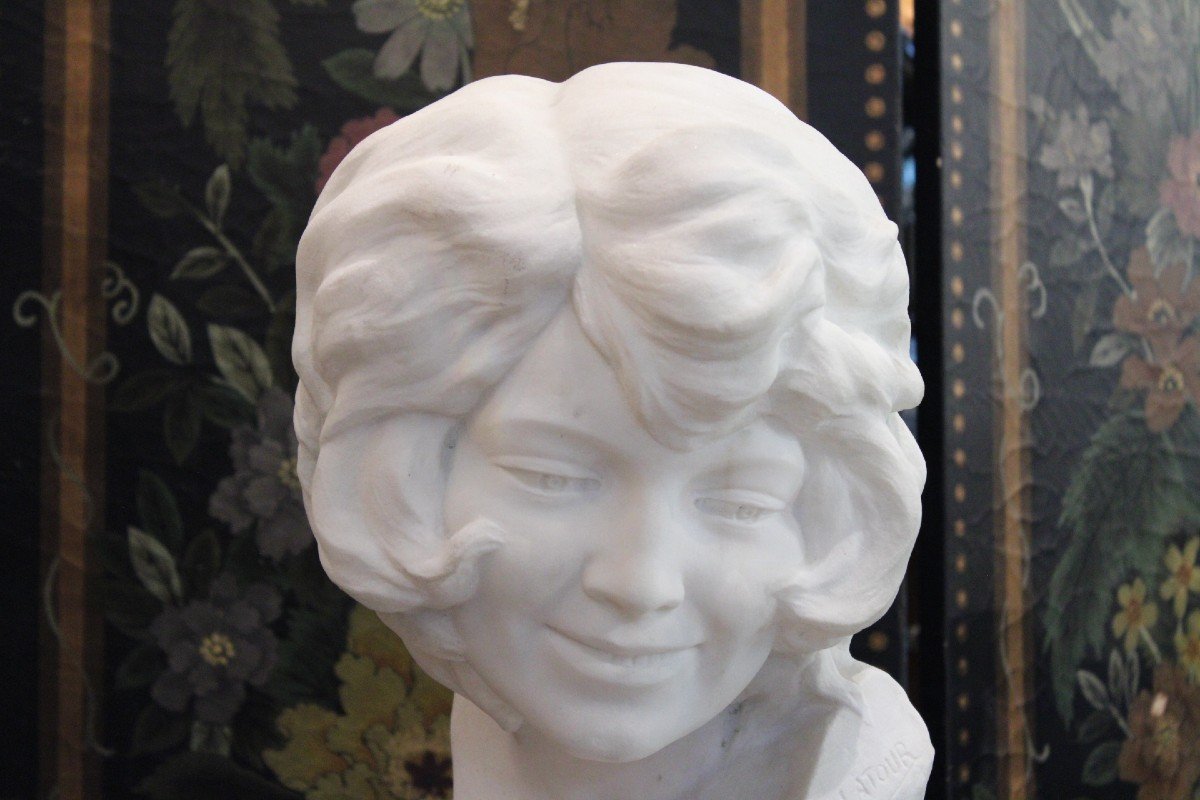 Sculpture En  Marbre d'Une Jeune Femme Signe Louis Latour