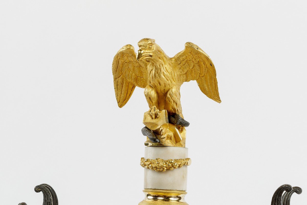 Pendule En Marbre Blanc Et Bronze Ciselé Doré d'Epoque Empire-photo-2