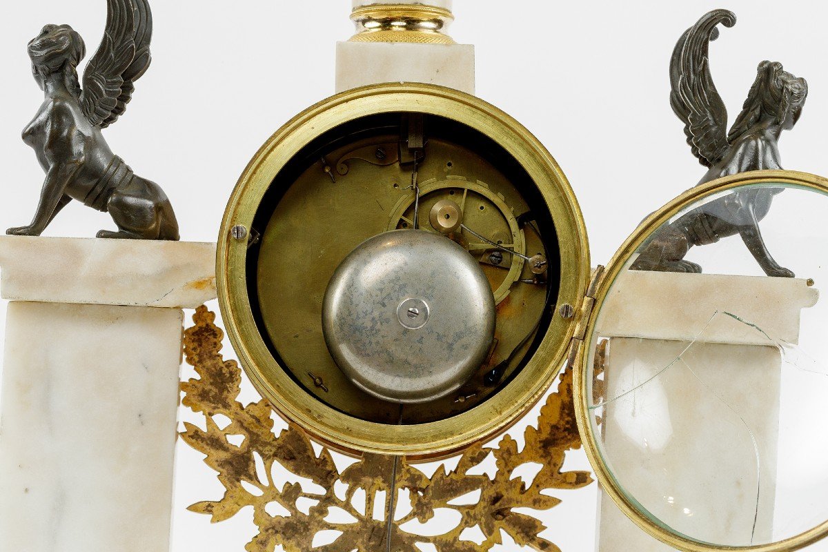 Pendule En Marbre Blanc Et Bronze Ciselé Doré d'Epoque Empire-photo-3