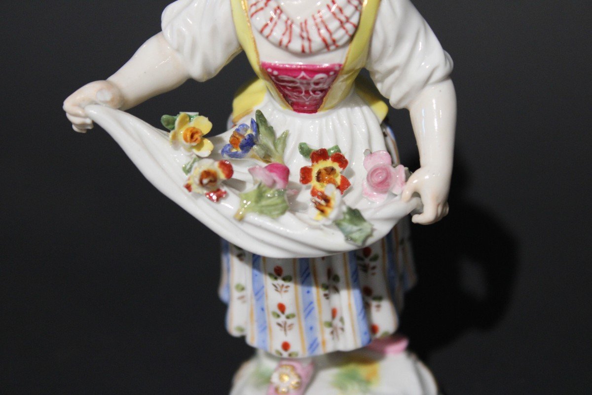 Meissen Porcelain 19th "young Girl With Flowers"-photo-3