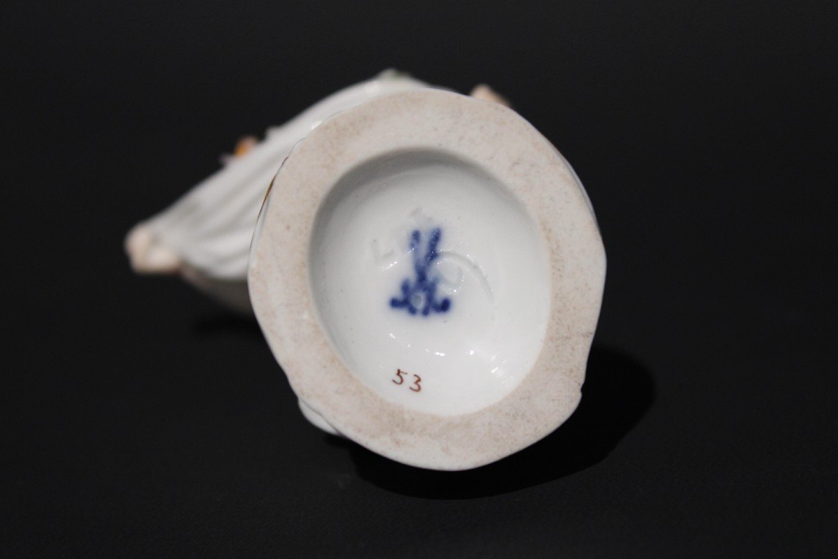 Porcelaine De Meissen 19eme "jeune Fille Avec Les Fleurs"-photo-1
