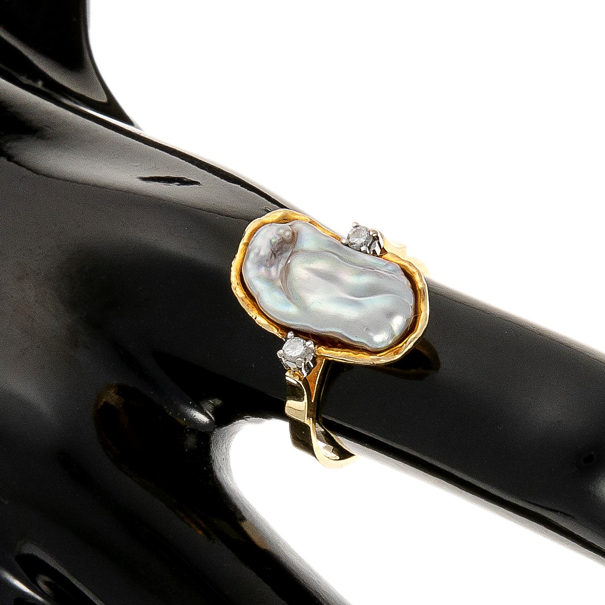 Bague En Or 14k Avec Perle Baroque  Et Sertie De Diamants Taille Brillant