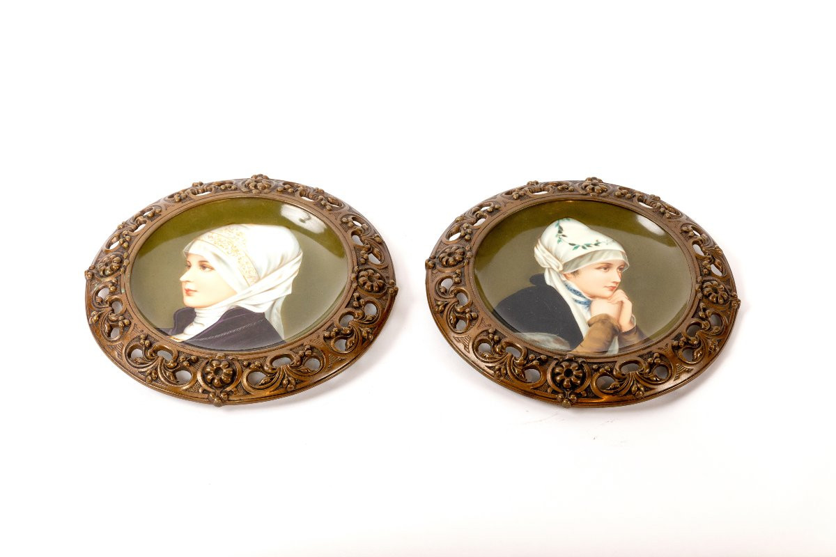 Pair Of Painted Porcelain Plates In Solid Bronze Frame-photo-2