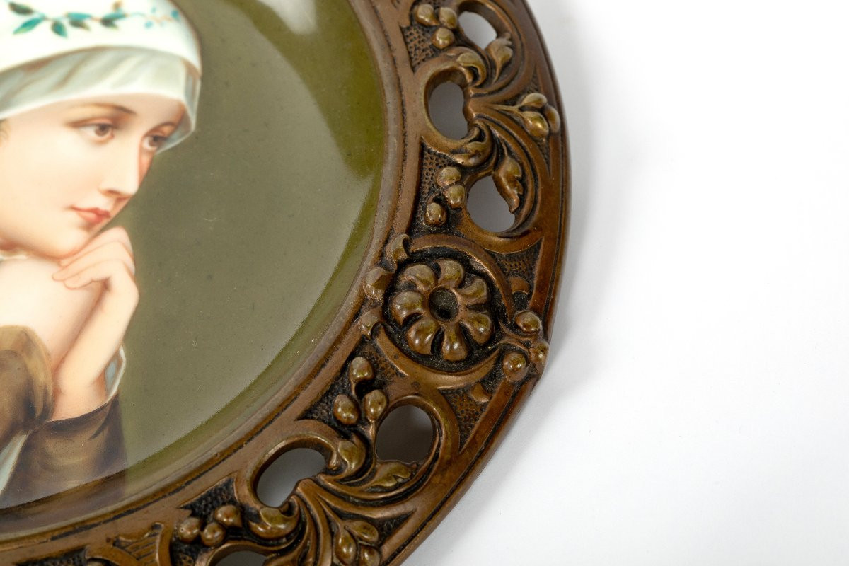 Pair Of Painted Porcelain Plates In Solid Bronze Frame-photo-4