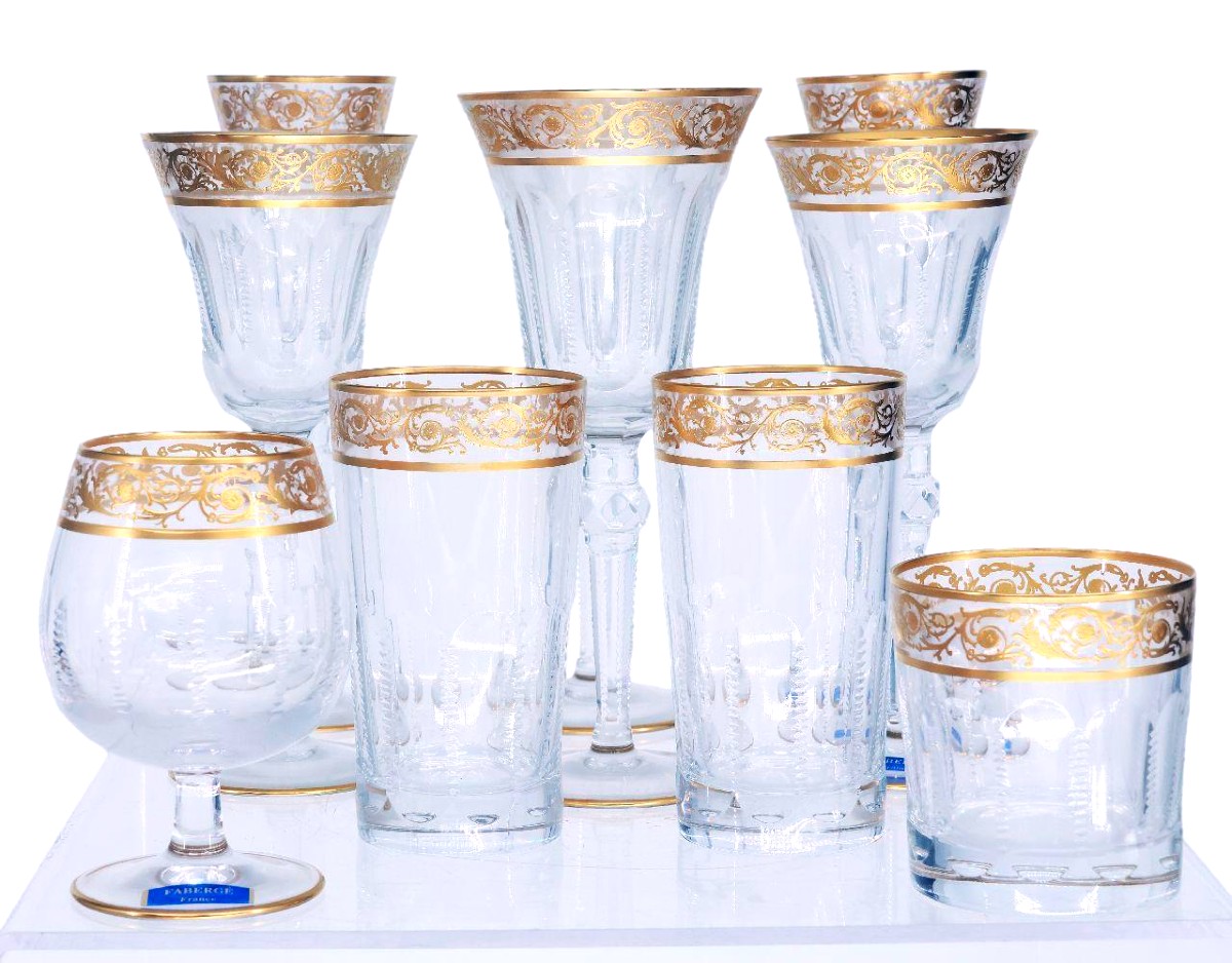 suite de dix verres en cristal taille main et dore, marque Fabergé